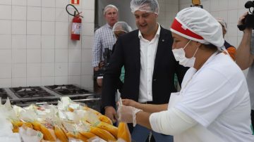 O governador Carlos Massa Ratinho Junior e o ministro do Desenvolvimento Agrário e Agricultura Familiar, Paulo Teixeira, visitam a Ceasa Curitiba nesta sexta-feira (08).