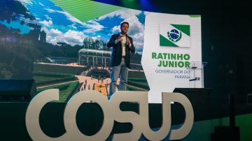 Florianópolis, 21 de novembro de 2024 - O governador Carlos Massa Ratinho Jr. participa da abertura do 12º Encontro do Cosud (Consórcio de Integração Sul e Sudeste) na capital catarinense.